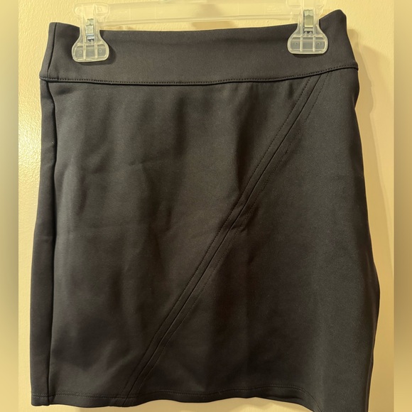 Zara Black Mini Skirt Stretchy Hidden Side Zipper size Xs-S NEW, never worn - Picture 4 of 4